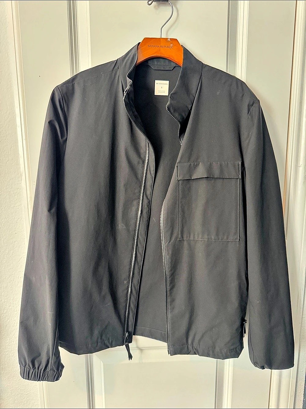 Banana Republic Standard Men'Small Polyester Jacket in Black Size Small Like New